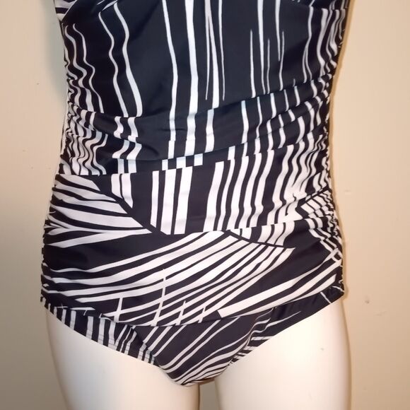 Swimsuits For All Shore Club One Piece Swimsuit-Size 12-Twist Front-Slimming-UPF - Picture 3 of 9